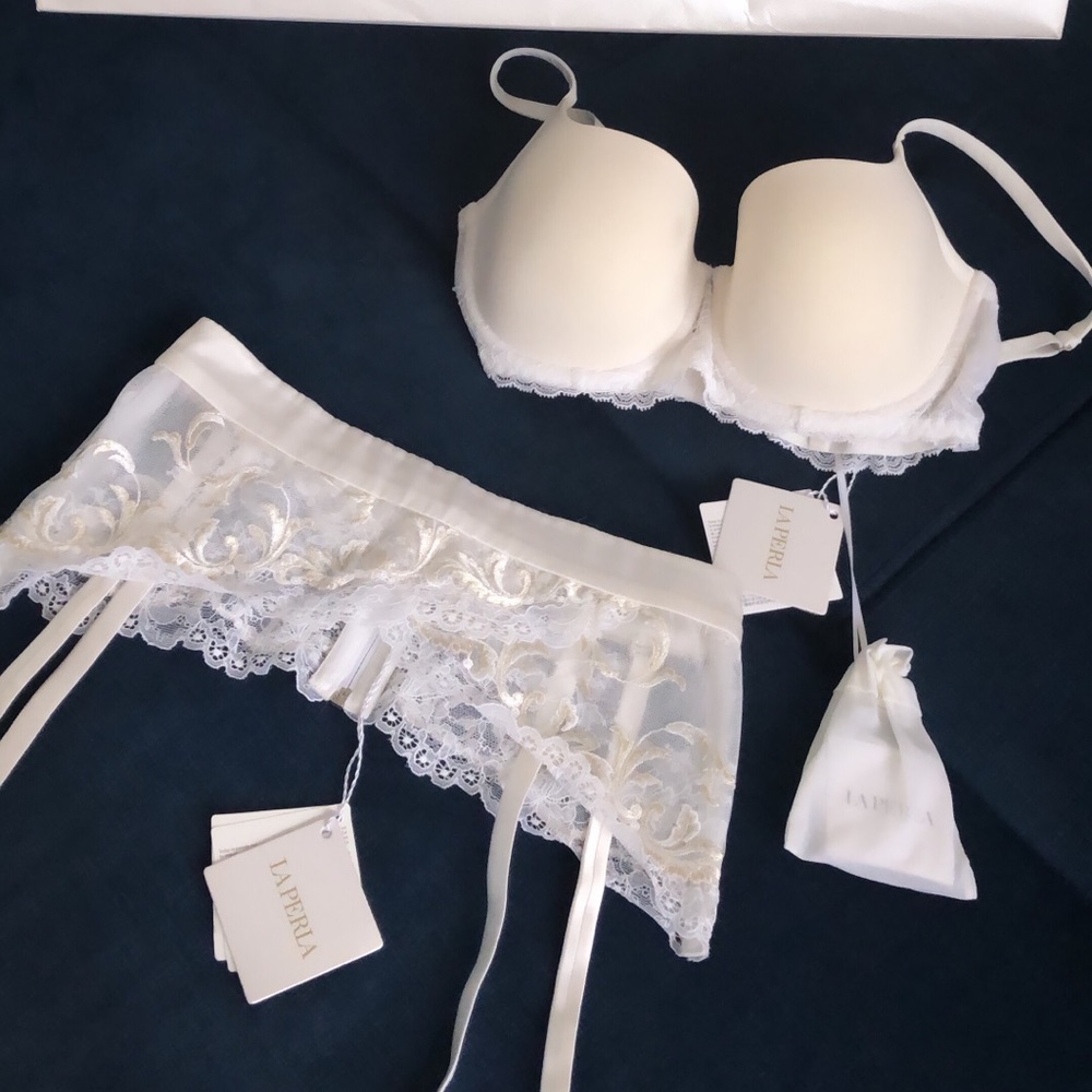 La Perla off- white suspender belt